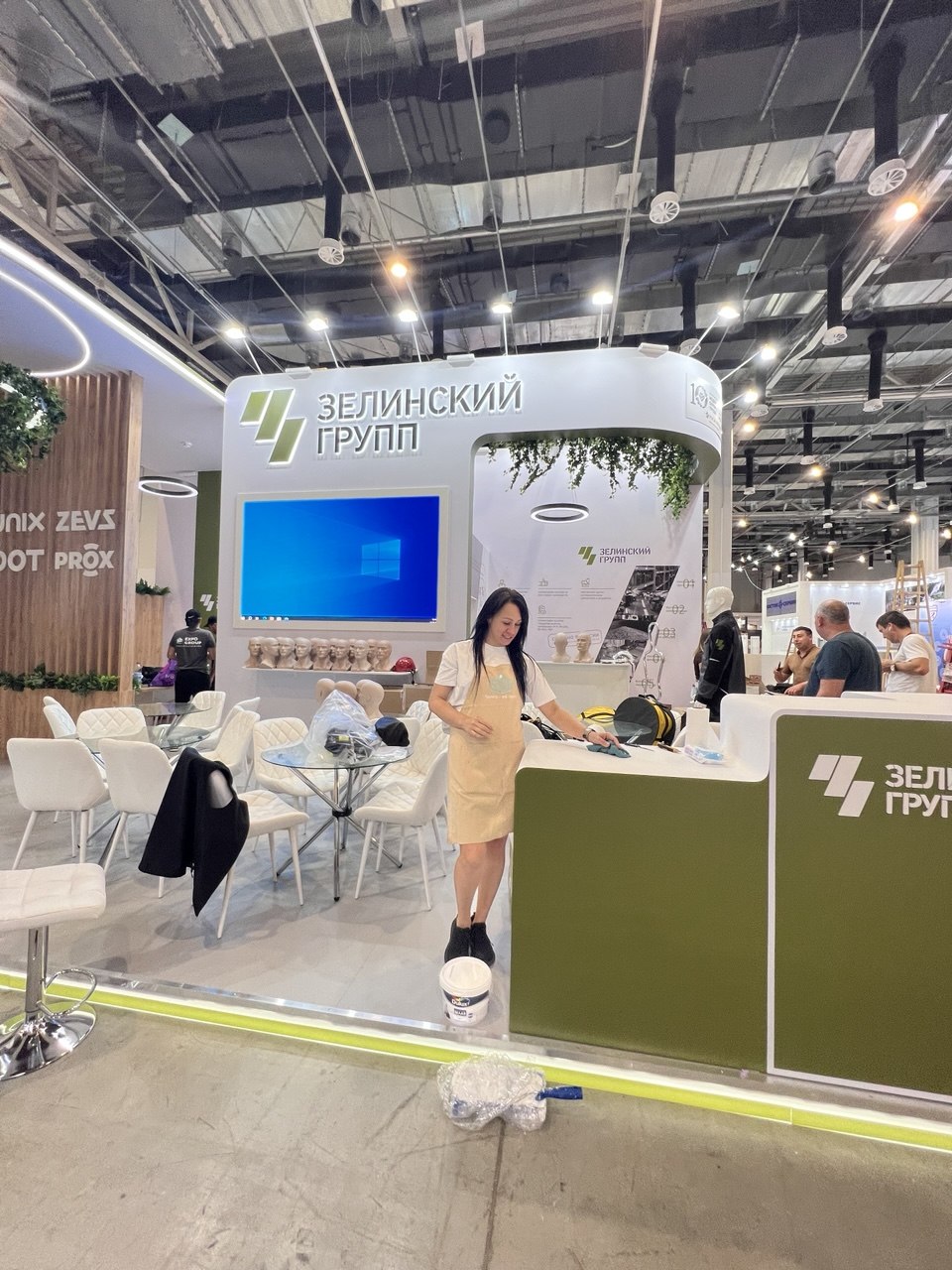 EXPO — сопровождение выставки: чистота и аккуратный вид зон.